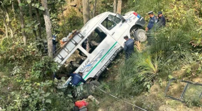 सुर्खेतमा फोर्स गाडी दुर्घटना, १३ जना घाइते