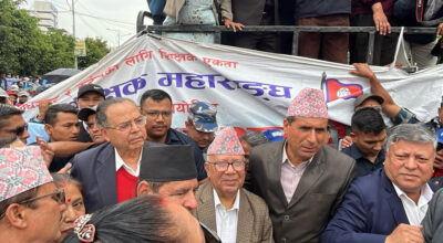 शिक्षक आन्दोलन भड्काउन पुगेका माधव नेपाल लज्जित हुँदै फर्किए