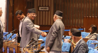ओली र प्रचण्डले हात मिलाए, कांग्रेसमाथि एमाले सांसद खनिए