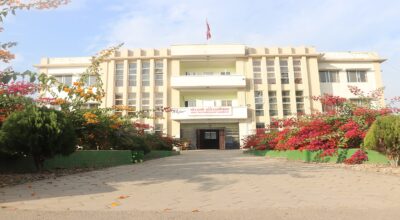 दिउँसो रेस्टुरेन्टमा हतियार आक्रमण, तीन घाइते, दुई पक्राउ – एकको अवस्था गम्भीर