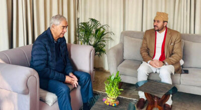 सञ्चारमन्त्री खरेल देउवा, ओली र प्रचण्डलाई भेट्दै