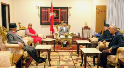 शीतलनिवासमा देउवा, ओली र प्रचण्डसँग छलफल गर्दै प्रधानमन्त्री