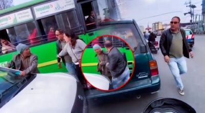 पैदलयात्रुलाई कारबाट ओर्लिएर मुक्का हान्ने व्यक्ति खोज्दै प्रहरी