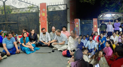 बालेन राजमा रास्वपाका सांसदहरू नै प्रहरी कार्यांलय अगाडि धर्नामा