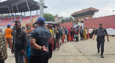 नदी किनारमा जोखिमपूर्ण जीवन बिताइरहेका बासिन्दाहरू सुरक्षित भविष्यको खोजीमा