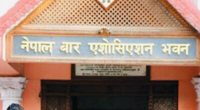 सर्वोच्चमा रिट निवेदन दर्ता हुन नसकेको भन्दै लाल्टिन बालेर विरोध प्रदर्शन गर्ने