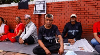 पशुपति विकास कोषको कार्यालयमा सुकुम्बासीहरूको धर्ना