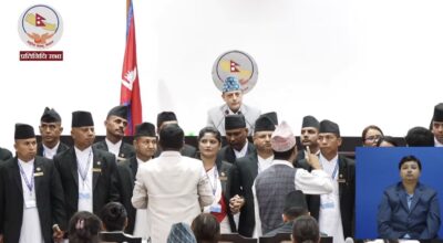 प्रश्नको जवाफ नदिएको भन्दै श्रम संस्कृति पार्टीद्वारा बैठकमा बेल घेराउ गर्दै अवरोध