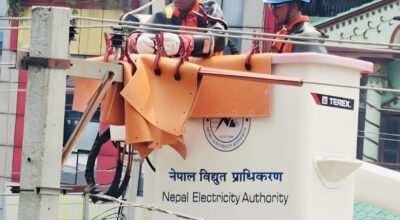 नेपालमै पहिलो पटक लाइन नकाटी बिजुली मर्मतको अभ्यास सुरु