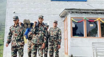सगरमाथा बेस क्याम्प जाने क्रममा लेक लागेका फ्रान्सेली नागरिकको नेपाली सेनाद्वारा उद्धार