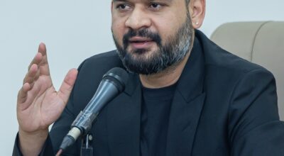प्रधानमन्त्री शाहले निर्माण  व्यवसायीसँग संवाद गर्दै