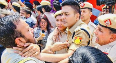 ‘चलो संसद’ मार्चमा तनाव: सुरक्षा घेरा तोड्ने प्रयासपछि अश्रुग्यास र लाठीचार्ज