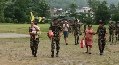रसुवाबाट २० विदेशी सहित १२५ जनाको हवाई उद्धार