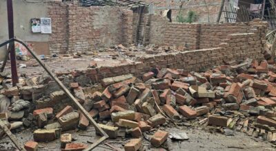 सार्वजनिक जग्गामा बनेका संरचनामाथि लहानमा डोजर