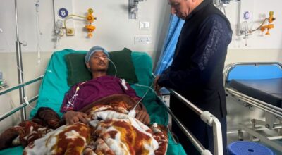 देवानगञ्ज घटनाका घाइतेहरूको स्वास्थ्य अवस्था बुझ्न अस्पताल पुगे ऋषि धमला