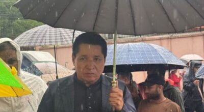 भारी वर्षामै सहकारी तथा लघुवित्त पीडितको धर्ना, वार्ताका लागि सरकारसँग पहल गर्ने ऋषि धमलाको प्रतिबद्धता