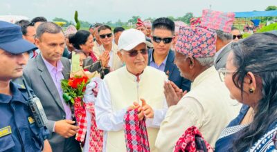 निर्वाचनपछि पहिलोपटक झापा पुगे ओली, विमानस्थलमै भव्य स्वागत