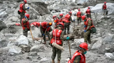 कहाँ छन् सयौँ बेपत्ता? केरुङमा खोजीकार्य तीव्र