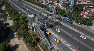 ललितपुरको कुसुन्तीमा लिफ्टसहितको आकाशे पुल, सर्वसाधारणले कहिले पाउँछन् सुविधा ?